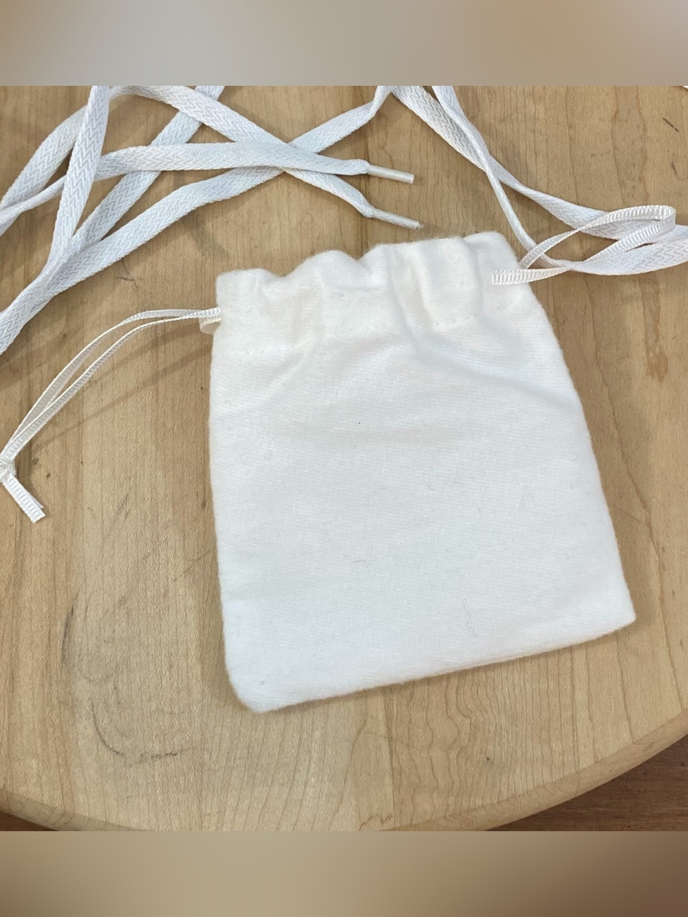 Dior White Logo Shoelaces Spare Replacement Pair with Branded Dust Bag - Picture 5 of 7
